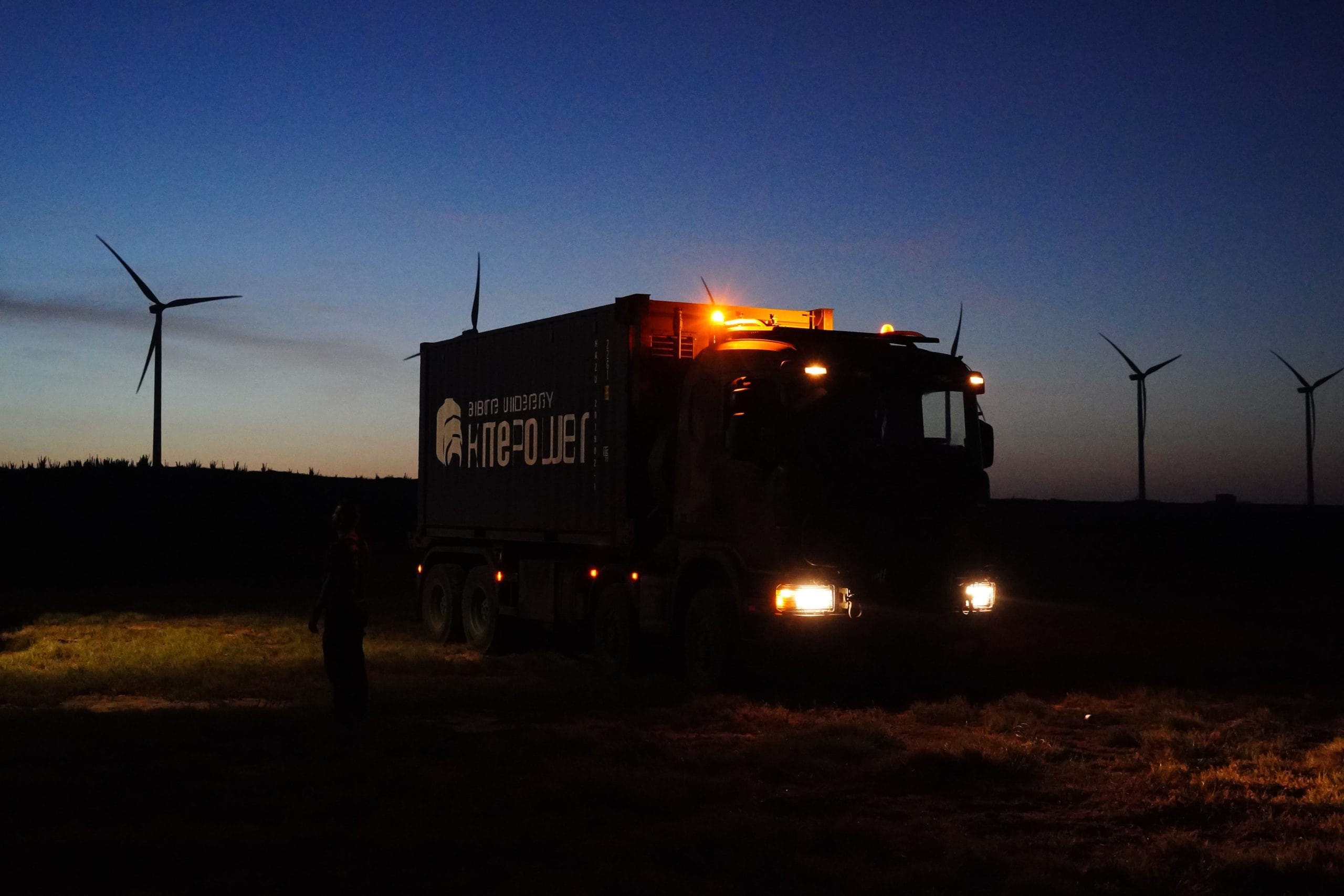 kitepower_installation_at_night-truck